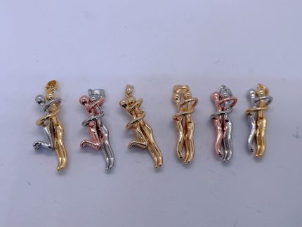 dijes de abrazo eterno colores dorado, plateado y rosa dos modelos